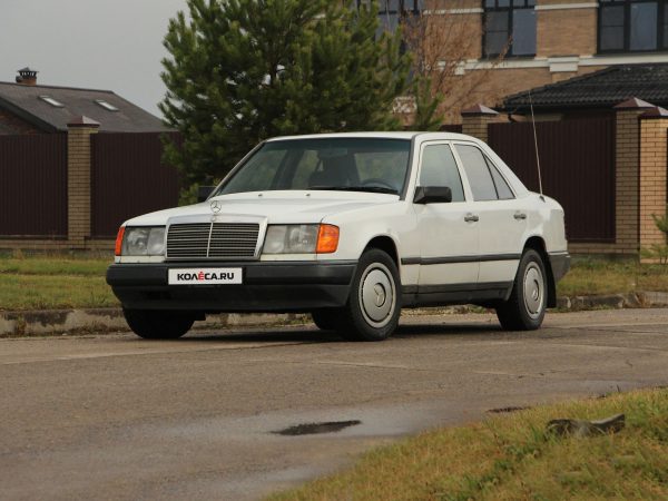 Когда трава была зеленее: тест-драйв Mercedes-Benz W124 Когда трава была зеленее: тест-драйв Mercedes-Benz W124