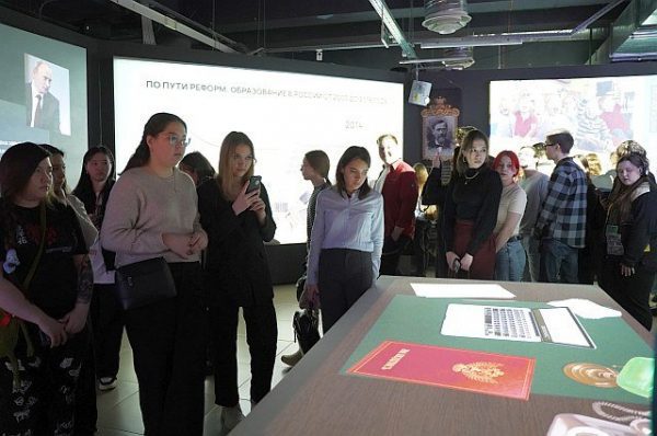 В Уфе открылась выставка «Просвещение. Большие перемены» В Уфе открылась выставка «Просвещение. Большие перемены»0