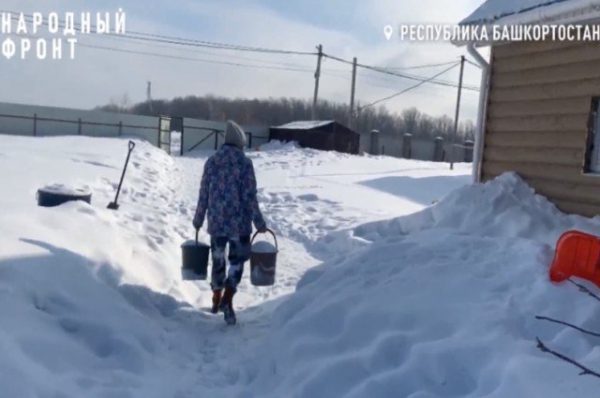 Около 100 семей в уфимском селе вынуждены жить без воды и растапливать снег Около 100 семей в уфимском селе вынуждены жить без воды и растапливать снег0