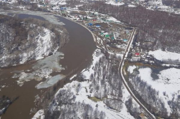 Сносит мосты, заливает дома. Башкирия переживает сильнейший паводок Река Инзер, Иглинский район.