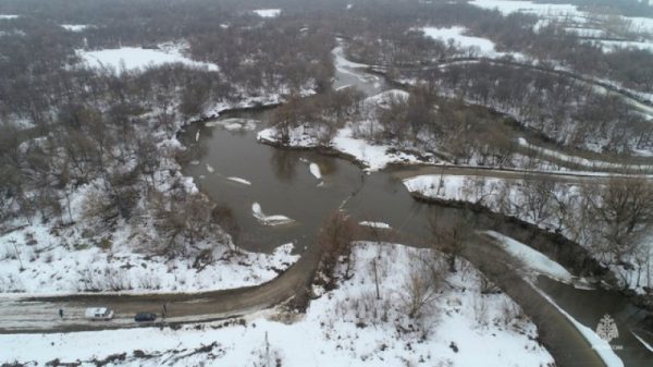 Сносит мосты, заливает дома. Башкирия переживает сильнейший паводок Река. Дёма в Миякинском районе, происходит перелив воды через низководный мост.