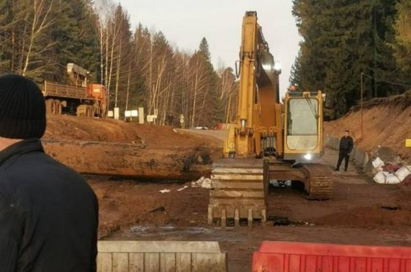 Сносит мосты, заливает дома. Башкирия переживает сильнейший паводок На дороге Нефтекамск — Дюртюли смыло мост через реку через реку Кельтей. Проезд закрыт..