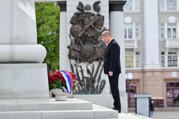 В Уфе возложили цветы к памятнику генералу Шаймуратову В Уфе возложили цветы к памятнику генералу Шаймуратову0