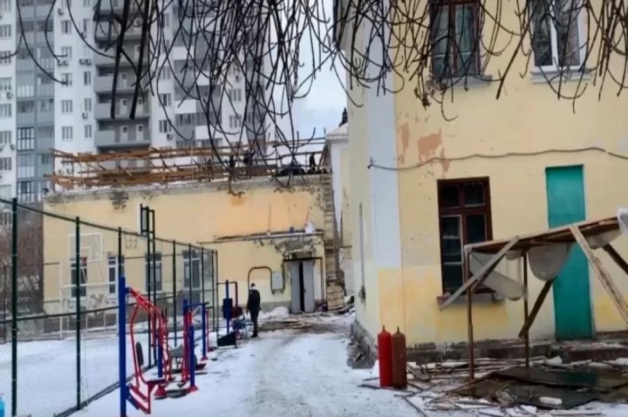 В уфимской гимназии №64 снесли крышу в разгар учебного года В уфимской гимназии №64 снесли крышу в разгар учебного года0