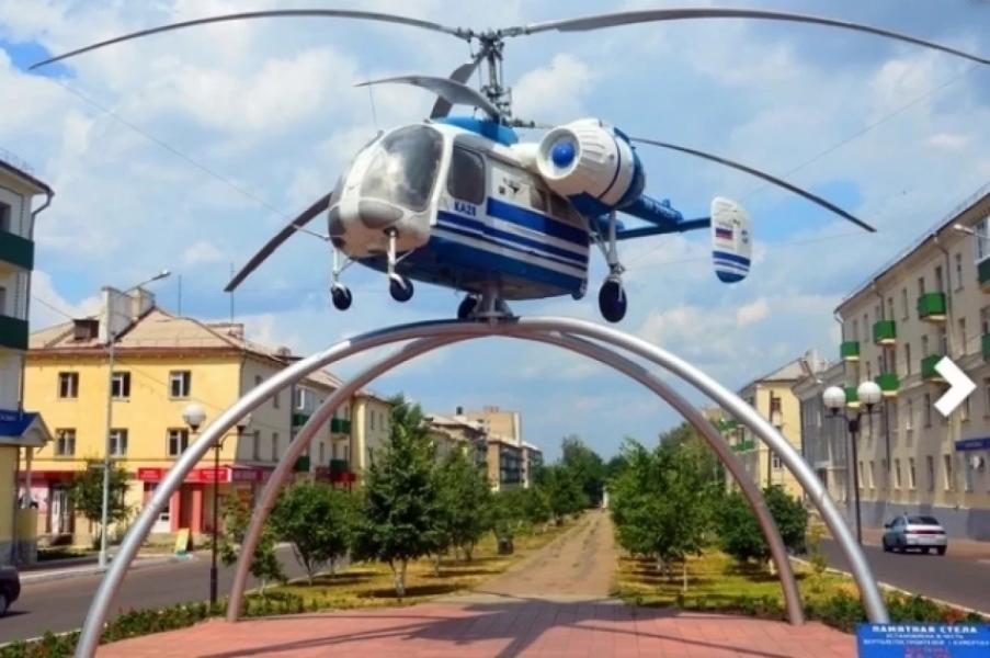 Угольный разрез и вертолеты. Что посмотреть в Кумертау, где вводят турналог Стела, посвященная строителям крылатых машин, на площади Советов в Кумертау.