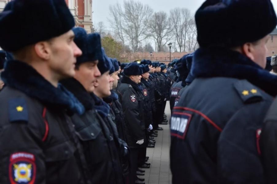 Мэр Уфы поздравил сотрудников органов внутренних дел с праздником Мэр Уфы поздравил сотрудников органов внутренних дел с праздником0