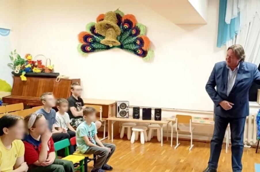 В Уфе юных пациентов психиатрической больницы поздравили с Новым годом В Уфе юных пациентов психиатрической больницы поздравили с Новым годом0