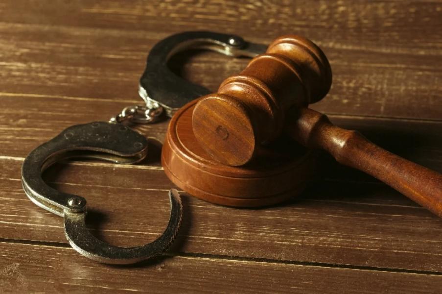Уфимец пойдет под суд за нападение на школьниц в подъезде Уфимец пойдет под суд за нападение на школьниц в подъезде0