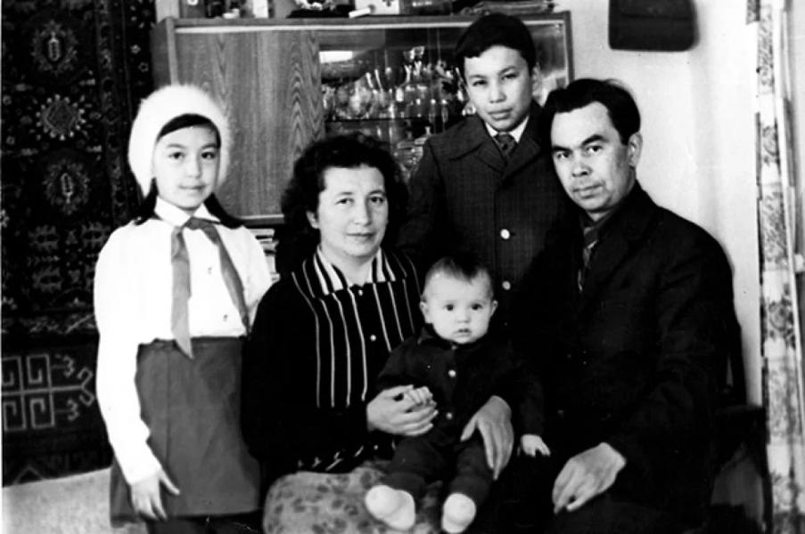 Жизнь и судьба. Ветеран труда - о военном детстве, труде и любимой семье Семья Нафиковых. 1970-е.