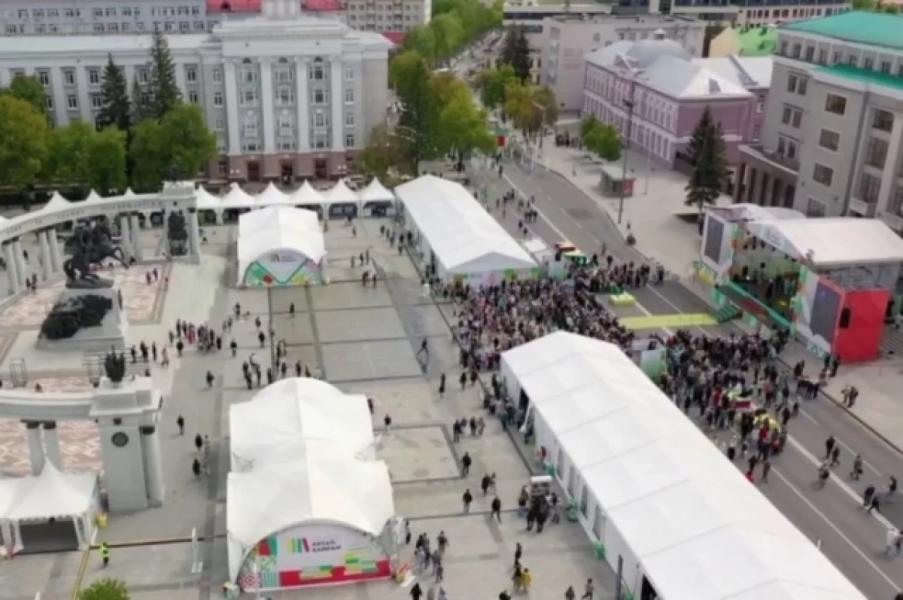 В Уфе открылась трехдневная книжная ярмарка «Китап-Байрам» В Уфе открылась трехдневная книжная ярмарка «Китап-Байрам»0