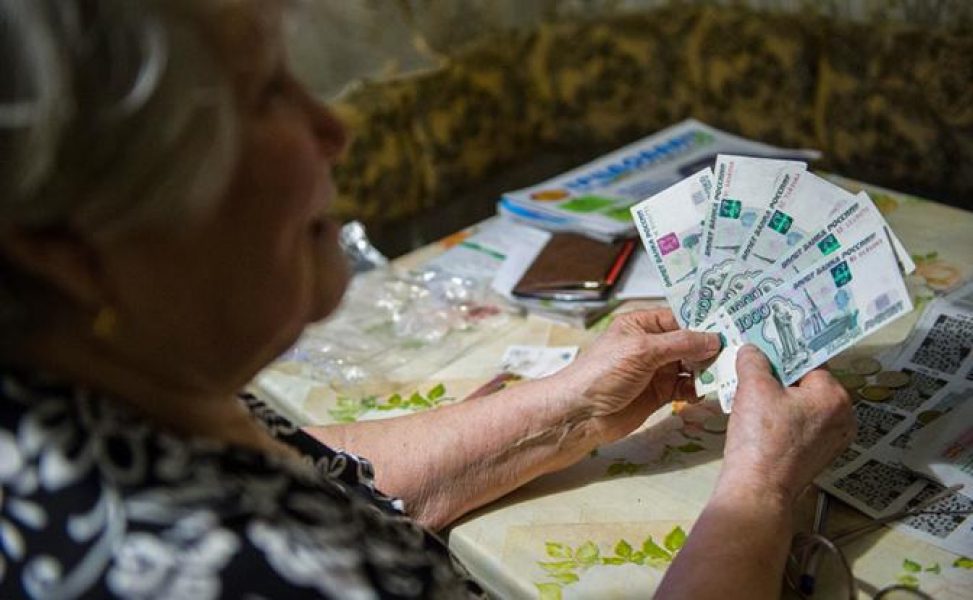 Зарабатывай 200 тысяч и не жалуйся: Пенсионные баллы все больше напоминают игру в «наперсток» Зарабатывай 200 тысяч и не жалуйся: Пенсионные баллы все больше напоминают игру в «наперсток»