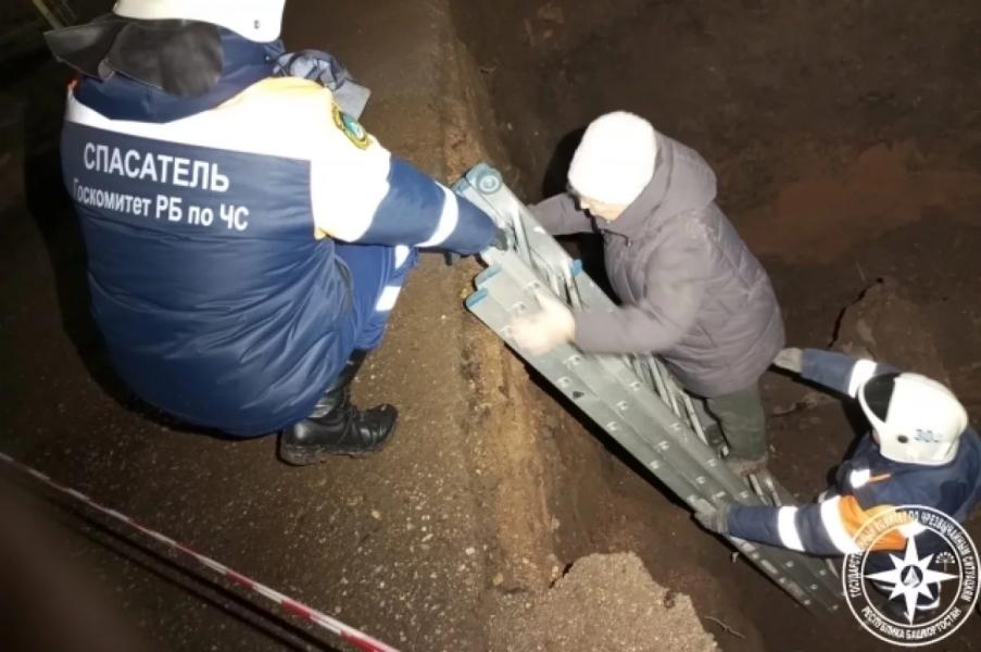 Женщина в Башкирии упала в траншею и не могла выбраться Женщина в Башкирии упала в траншею и не могла выбраться0