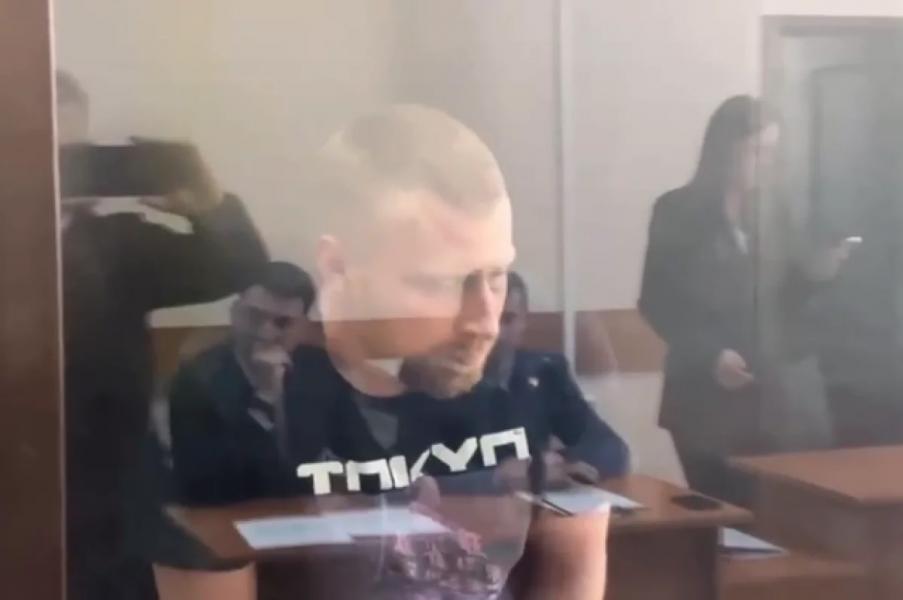 Отец, выбросивший дочь из окна 4 этажа в Уфе, попросил у нее прощения Отец, выбросивший дочь из окна 4 этажа в Уфе, попросил у нее прощения0