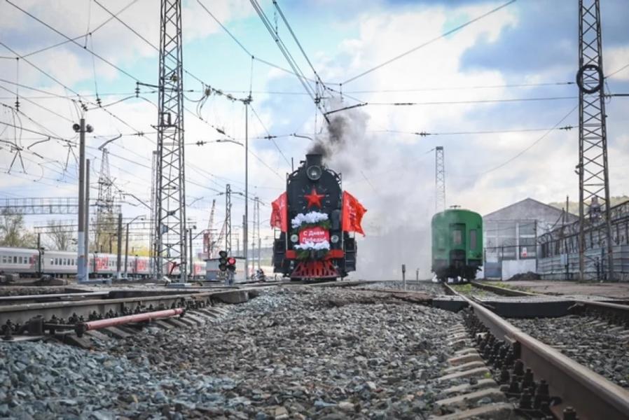 Более 10 тысяч человек встретили «Паровоз Победы» в Уфе Более 10 тысяч человек встретили «Паровоз Победы» в Уфе0