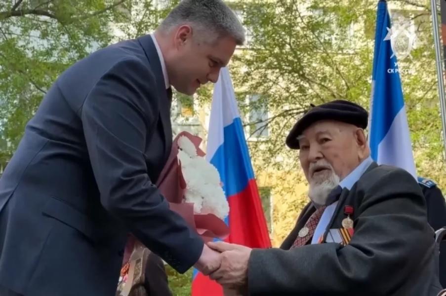 В Уфе провели персональный парад для 101-летнего ветерана ВОВ В Уфе провели персональный парад для 101-летнего ветерана ВОВ0