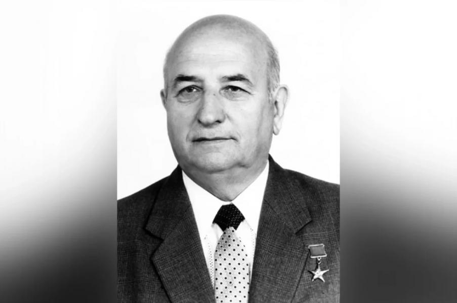 «Отец» уфимского хоккея. Как директор завода создал команду «Салават Юлаев» Николай Ковалев создал хоккейную команду «Салават Юлаев» на базе завода, которым руководил.
