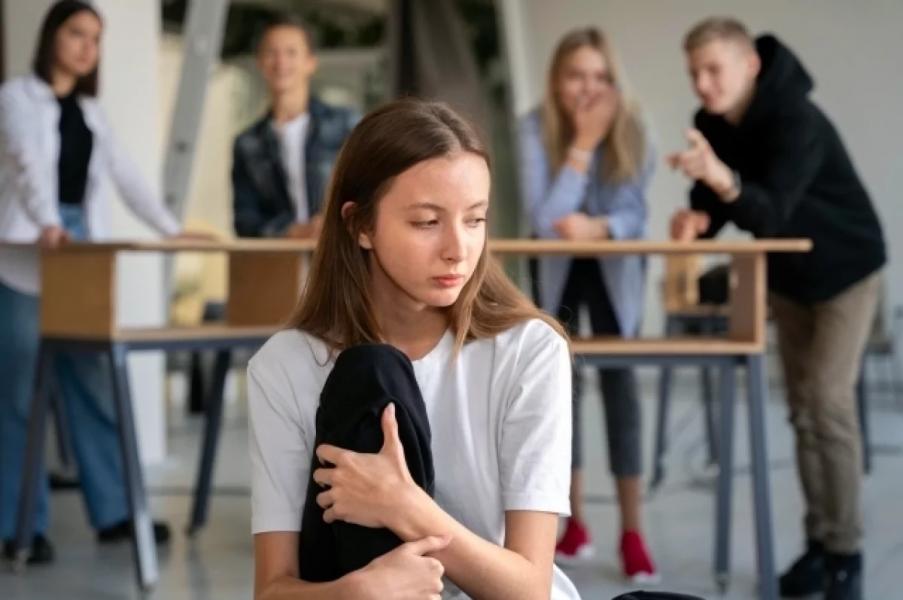 Мать взыскала через суд 200 тыс. рублей за буллинг дочери в школе Мать взыскала через суд 200 тыс. рублей за буллинг дочери в школе0